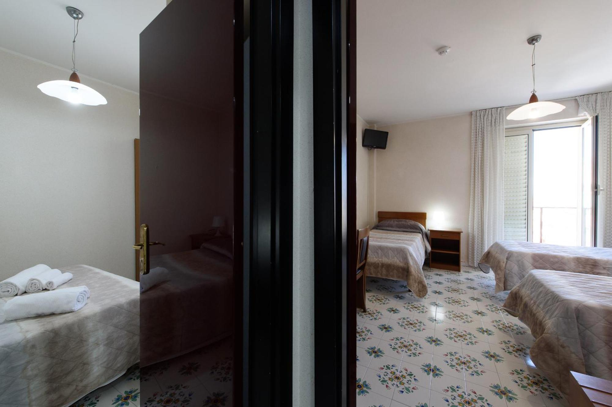 Hotel Casa Tra Noi Roma Exterior foto
